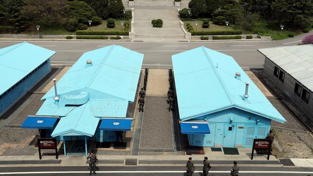 Soldats Sud-Coréens et Nord-Coréens à la veille du sommet entre les deux pays. [Korea Summit Press / Pool - EPA]