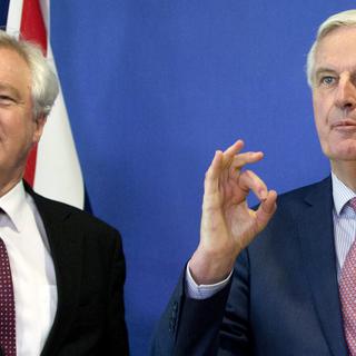 David Davis et Michel Barnier lundi 19.03.2018 à Bruxelles. [AP/Keystone - Virginia Mayo]