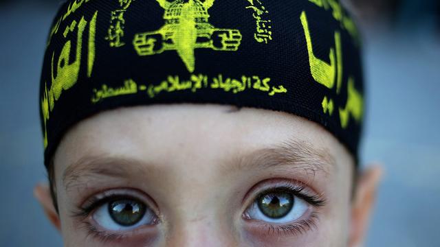 Jeune garçon palestinien portant un bandeau du "Djihad islamique", camp de réfugiés de Jabaliya, bande de Gaza, 26 septembre 2013. [Keystone - Mohammed Saber]