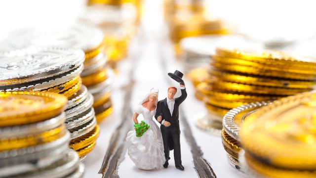 L'initiative sur la pénalisation fiscale du mariage passera au Parlement avant d'être revotée par la population. [Fotolia - Stasique]