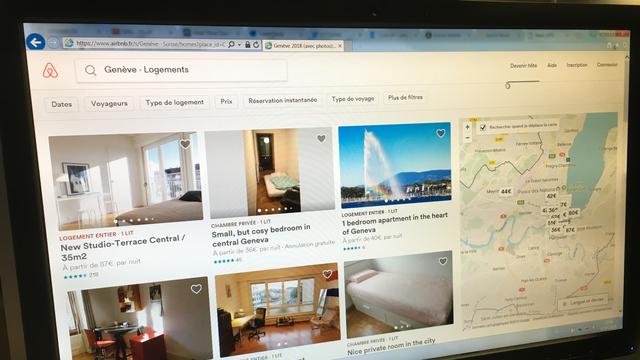 Il y aurait entre 2000 et 3000 logements à la location via internet dans le canton. Au total, on parle d'environ 70'000 nuitées par année. [RTS]