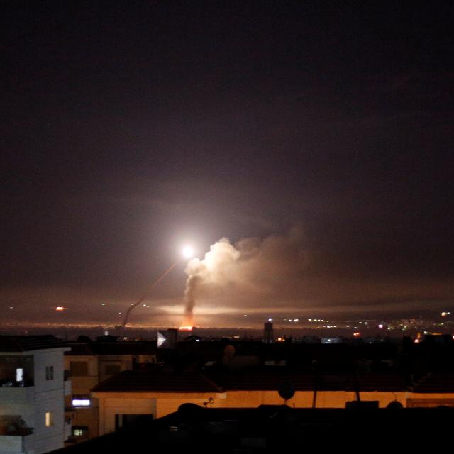 Des missiles photographiés près de Damas, en Syrie, dans la nuit de mercredi à jeudi. [reuters - Omar Sanadiki]