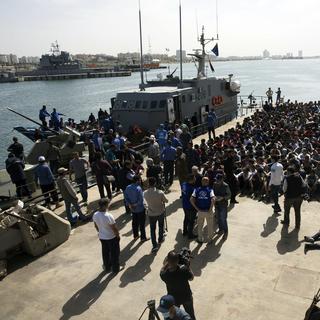 Des migrants détenus par les gardes-côtes libyens sur une base de Tripoli (image d'archive). [Keystone/AP Photo - Mohamed Ben Khalifa]