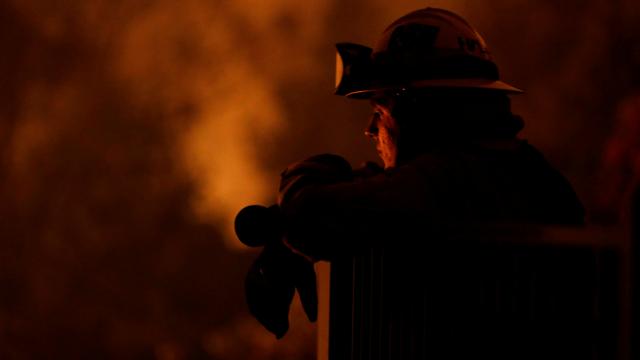 Un pompier en lutte contre l'incendie Carr, le 27 juillet 2018. [Reuters - Fred Greaves]