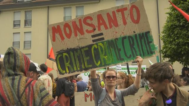 A Morges, les manifestants ont dénoncé l'entreprise Monsanto qui a son siège dans la ville vaudoise.