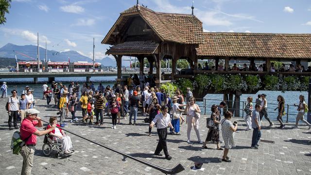 Le tourisme de masse touche aussi Lucerne. [Keystone - Alexandra Wey]