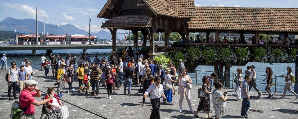 Le tourisme de masse touche aussi Lucerne. [Keystone - Alexandra Wey]