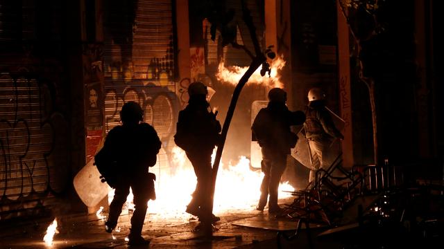 Plus de 5000 agents ont été déployés dans le centre d'Athènes pour encadrer la manifestation commémorant les 45 ans du soulèvement étudiant de 1973. [Reuters - Costas Baltas]