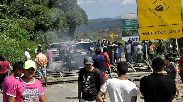 Manifestation contre les migrants vénézuéliens à Pacaraima, dans le nord du Brésil, 18.08.2018. [EPA/Keystone - Geraldo Maia]