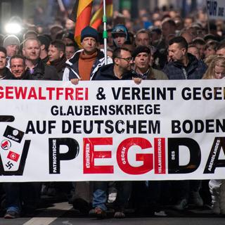 Une manifestation du mouvement islamophobe allemand Pegida (ici en 2014). [DPA/Keystone - Arno Burgi]