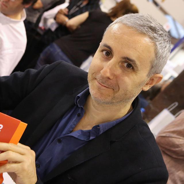 L'écrivain Ivan Jablonka en dédicace pour son livre "Laëtitia". [AFP - Diarmid Couregges]