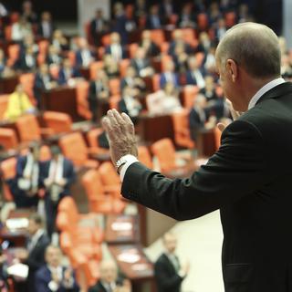 Le président Erdogan salue le nouveau parlement turc samedi 07.07.2018. [AP/Keystone - Presidency Press Service]