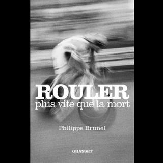 La couverture du livre "Rouler plus vite que la mort" de Philippe Brunel. [Grasset]
