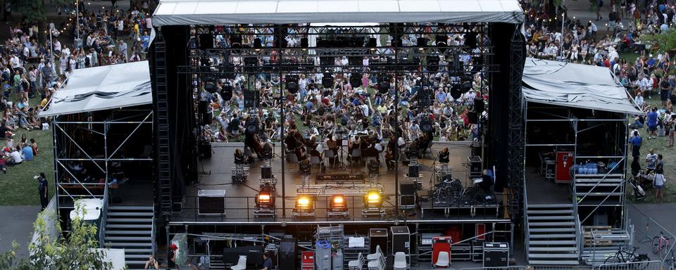 Une des scènes du Parc des Bastions à Genève, lors de la Fête de la musique 2017. [Keystone - Salvatore Di Nolfi]