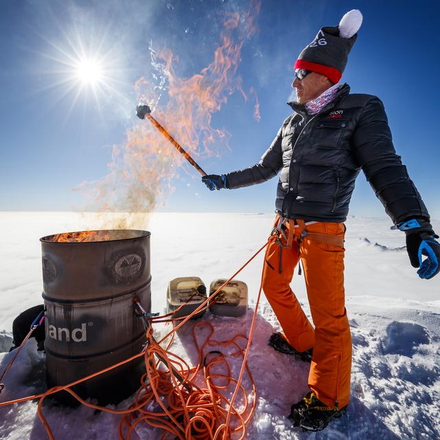 Pirmin Zurbriggen lors du happening au sommet du Cervin, 08.02.2018. [Keystone - Valentin Flauraud]