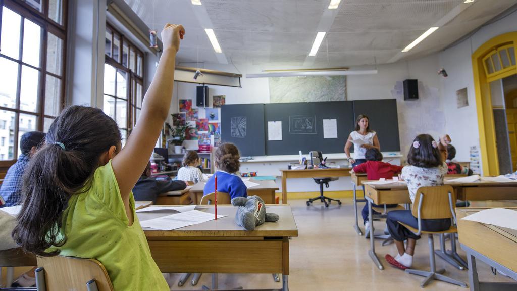 Les syndicats des enseignants neuchâtelois lancent une initiative cantonale baptisée "Pour une école équitable et efficiente". [Keystone - Salvatore Di Nolfi]