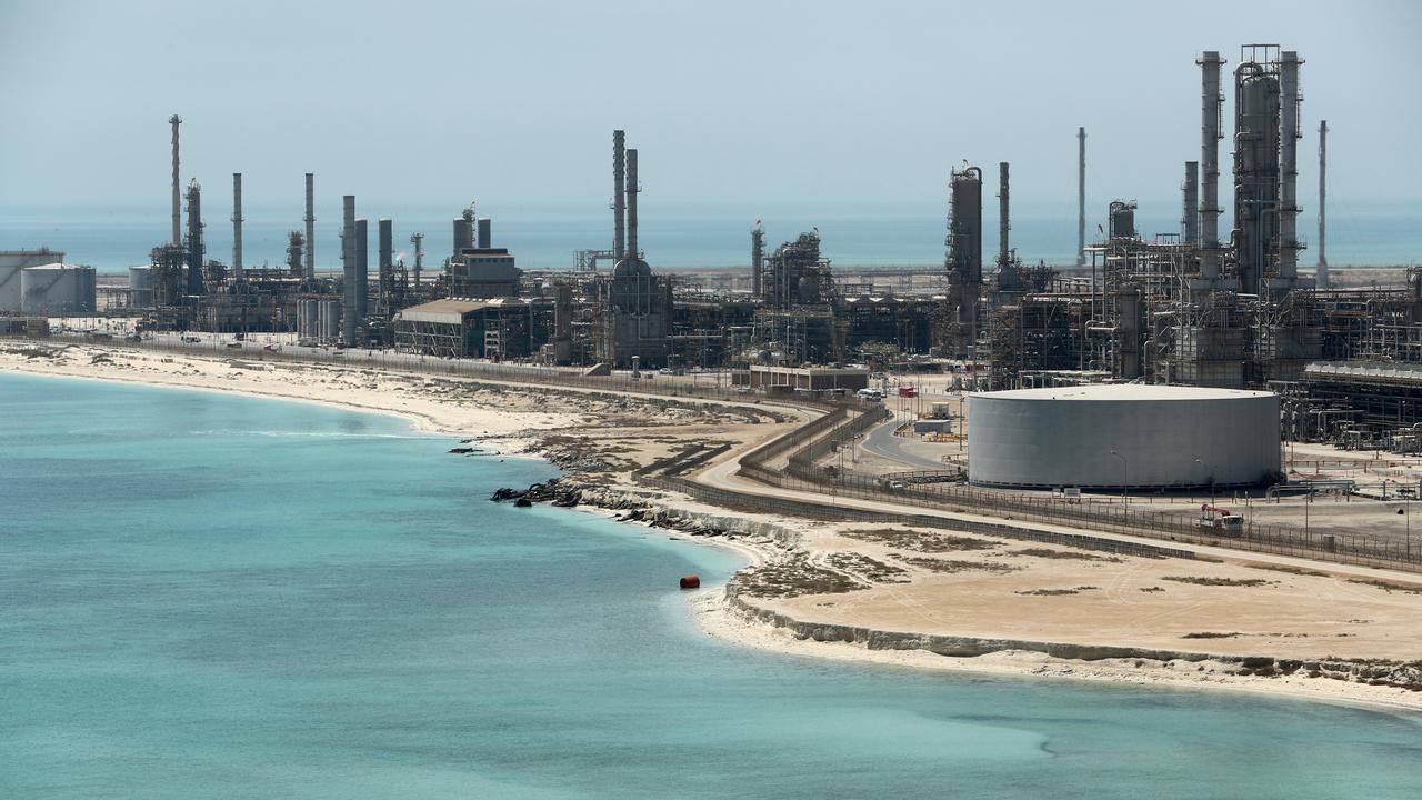 La raffinerie de Ras Taruna en Arabie saoudite, opérée par la compagnie pétrolière nationale Saudi Aramco. [Reuters - Ahmed Jadallah]