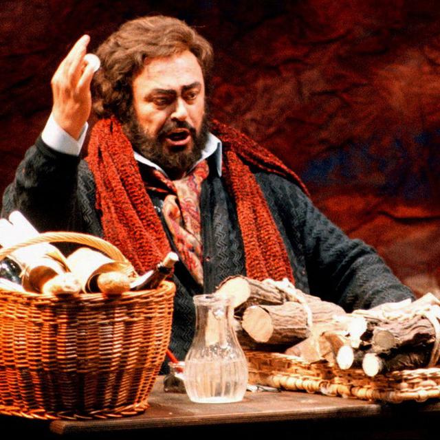 Le ténor italien Luciano Pavarotti dans le rôle de Rodolfo de "La Bohème" de Puccini le 30 janvier 1996 à Turin. [AFP - Mauro Pilone]