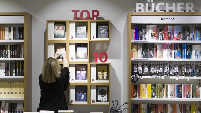 Le rayon des best-sellers d'une librairie zurichoise. [Keystone - Gaetan Bally]