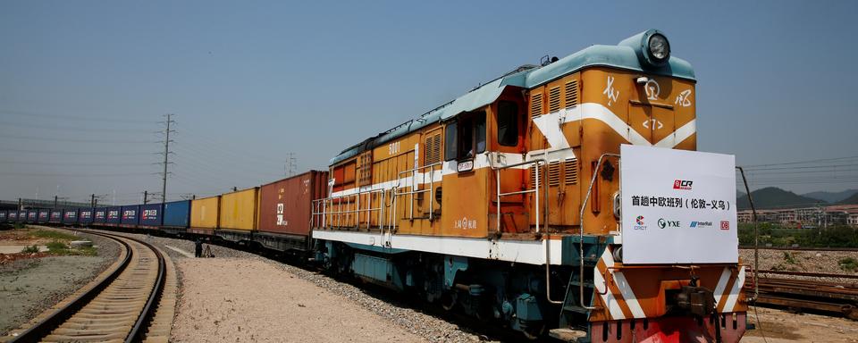 Le premier train de marchandises reliant Londres à la Chine s'inscrit dans le cadre des nouvelles routes de la Soie. [Reuters - Thomas Peter]