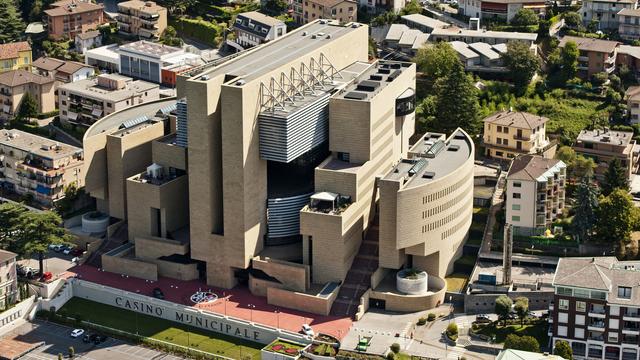 Le casino de Campione d'Italia, dessiné par l'architecte tessinois Mario Botta. [Keystone - Alessandro Della Bella]