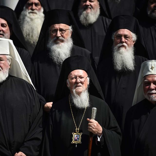 Le Patriarche de Constantinople, chef honorifique des Églises orthodoxes, Bartholomée (au centre). [AFP - Ozan Kose]