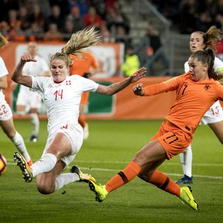 Les équipes Pays-Bas - Suisse lors de la Coupe du monde féminine. [Keystone - Koen Van Weel]