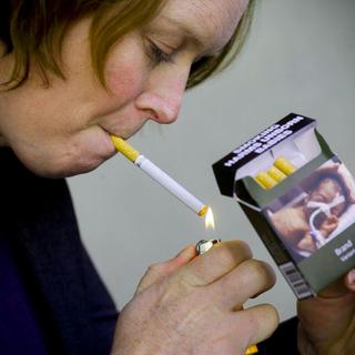 Un paquet de cigarettes neutre australien: le nom de la marque a fait place à une image de prévention. [EPA/Keystone - Lukas Coch]