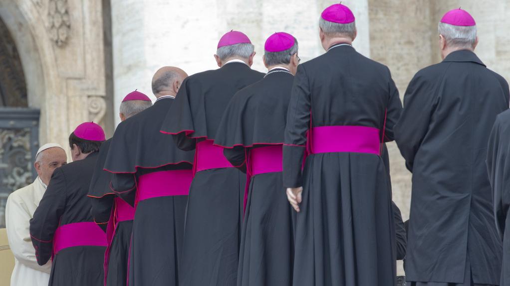 Le pape François saluant des cardinaux au Vatican (image d'illustration). [AP/Keystone - Andrew Medichini]