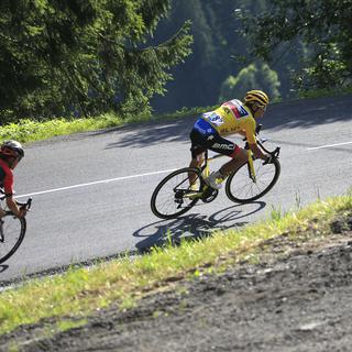 Le Belge Greg van Avermaet porte actuellement le maillot jaune du Tour de France 2018. [AP Photo - Peter Dejong]