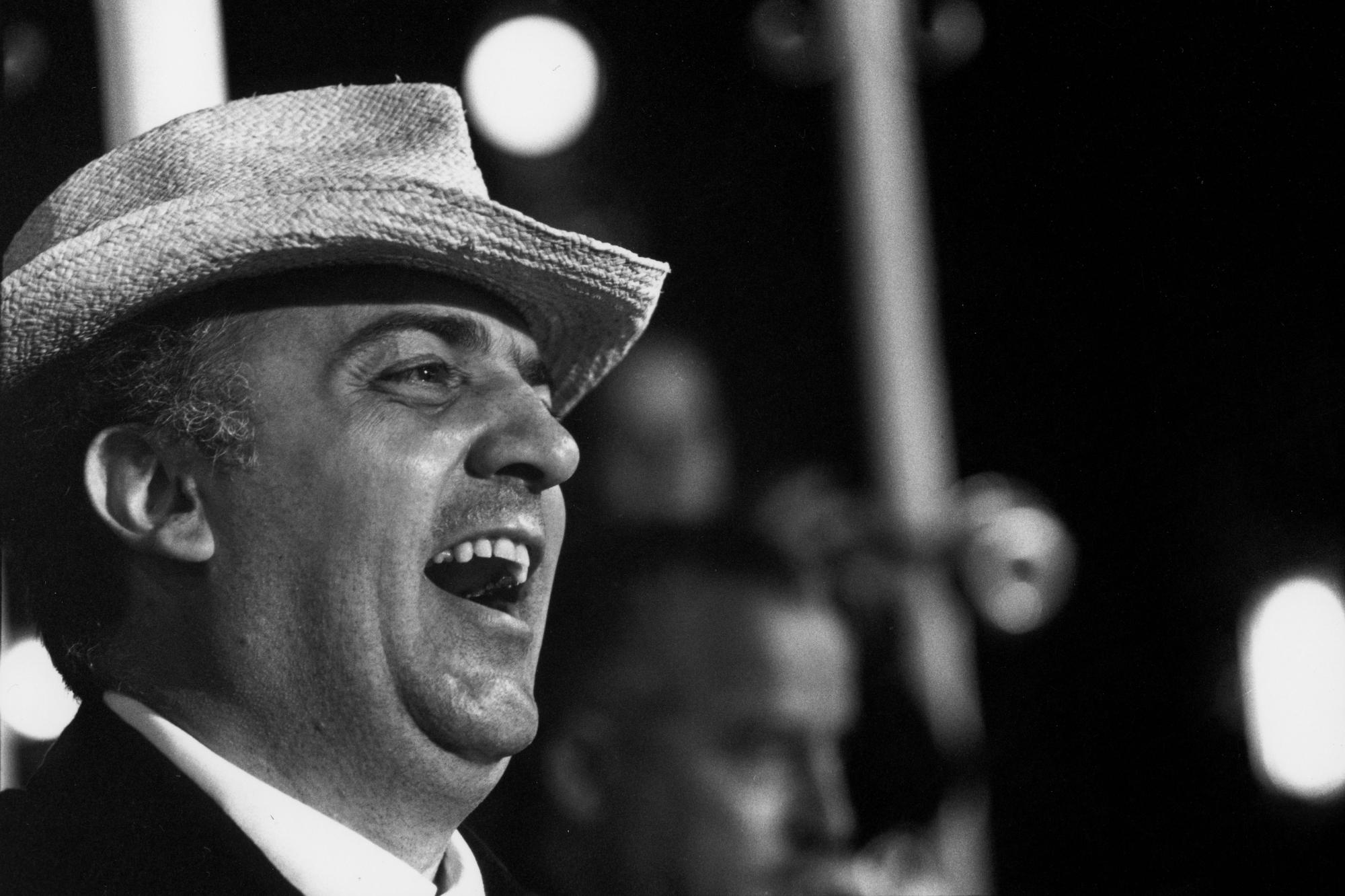 Le réalisateur Federico Fellini sur le tournage du film "Huit et demi". [AFP]