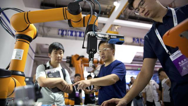 En Chine, la robotique tourne à plein régime. [Keystone - AP Photo/Mark Schiefelbein]