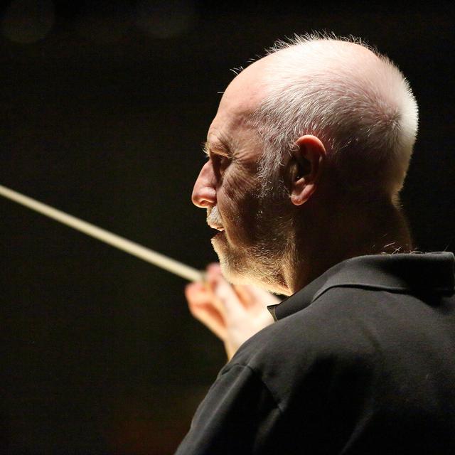 Le chef d'orchestre Jesus Lopez Cobos lors d'un opéra à Vienne, en 2013. [AFP - DIETER NAG]