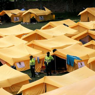 La police surveille un camp de réfugiés vénézuéliens à Bogota, en Colombie. [Reuters - Luisa Gonzalez]