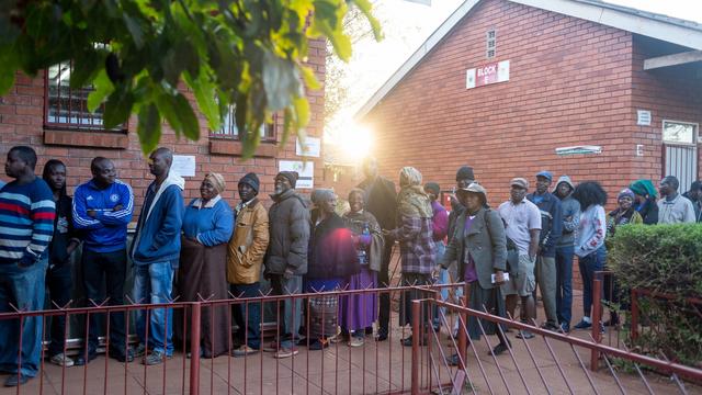 File d'attente devant un bureau de vote à Harare, 30.07.2018. [EPA/Keystone - Yeshiel Panchia]