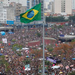 Vue de la manifestation contre la candidature de Jair Bolsonaro à la présidentielle, samedi 29 septembre à Sao Paulo. [Keystone - Marcelo Chello - EPA]