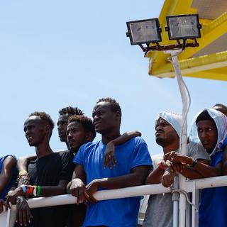 Migrants à bord de l'Aquarius après leur sauvetage en mer, 13.08.2018. [SOS Méditerranée/EPA/Keystone - Guglielmo Mangiapane]