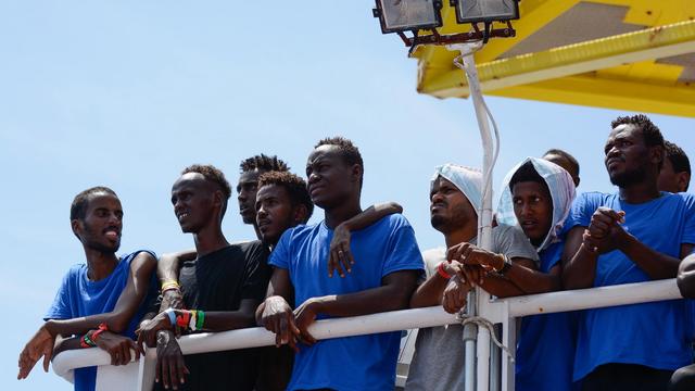 Migrants à bord de l'Aquarius après leur sauvetage en mer, 13.08.2018. [SOS Méditerranée/EPA/Keystone - Guglielmo Mangiapane]