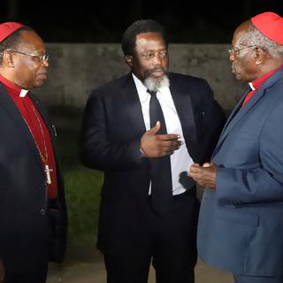 L'Eglise joue un rôle dans le mouvement civil d'opposition à l'actuel président, Joseph Kabila (au centre). [Reuters - Kenny Katombe]