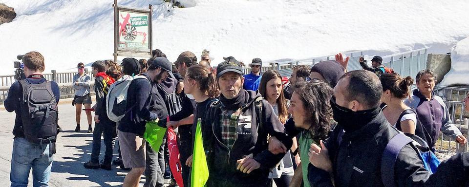 Les accusés avaient été arrêtés en marge d'une manifestation pro-migrants le 22 avril 2018 près de Briançon. [Keystone - Alessandro Di Marco]