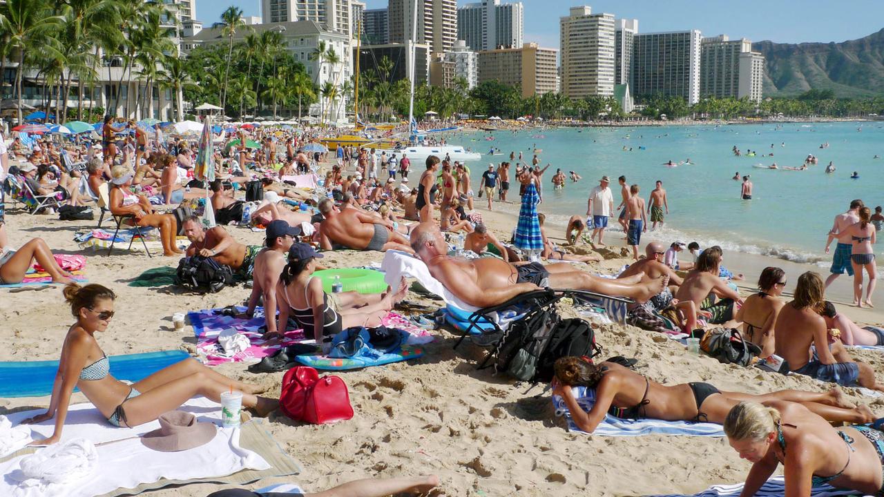 La célèbre plage de Waikiki à Honolulu. [Reuters - Larry Downing]