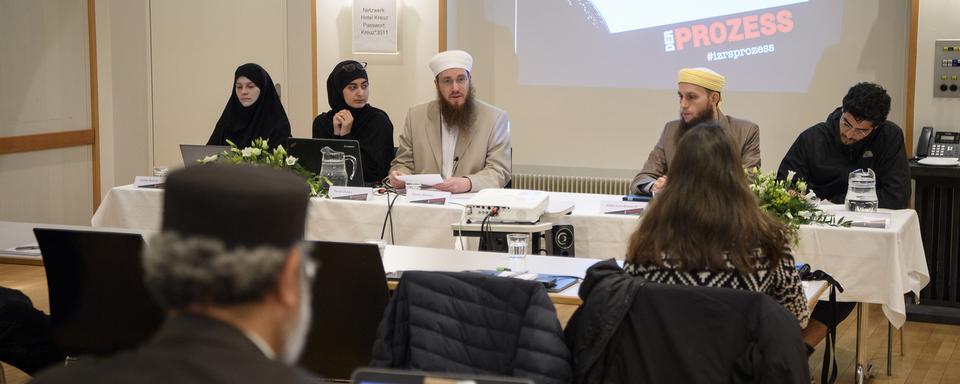 Le Conseil central islamique suisse a donné une conférence de presse à Berne lundi. [Keystone - Anthony Anex]