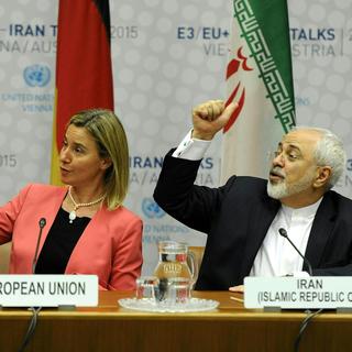 Federica Mogherini veut tout faire pour préserver l'accord (ici avec Mohammad Javad Zarif en avril 2015). [EPA/Keystone - Herbert Neubauer]