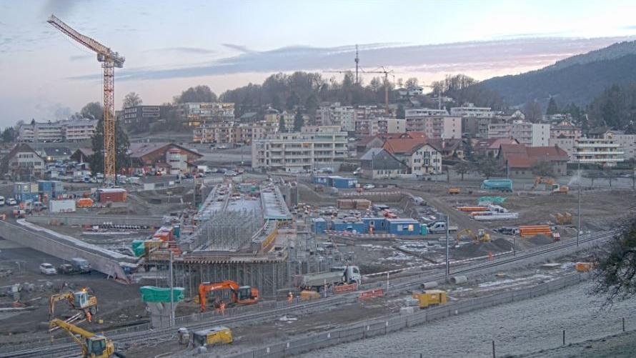 Les travaux de la gare de Châtel-St-Denis, le 18 décembre 2018. [chatel-st-denis.ch - Capture d'écran webcam]