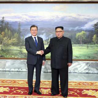 Les dirigeants des deux Corées se sont rencontrés dans la zone démilitarisée. [Keystone - South Korea Presidential Blue House]