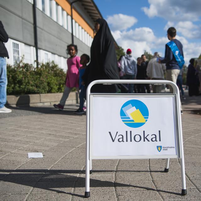Un bureau de vote des environs de Rinkeby, en Suède. [AFP - Jonathan Nackstrand]