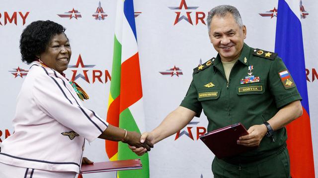 Gouvernements russe et centrafricain ont signé un accord de coopération en août 2018. [Ministry press service/Sputnik/AFP - Alexey Ereshko]