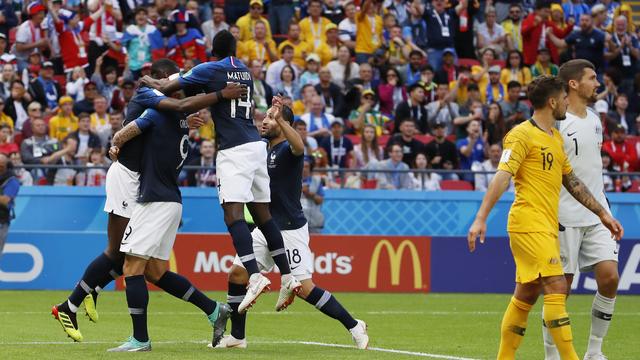 Les joueurs français après avoir marqué leur deuxième but. [AP Photo/Keystone - Darko Bandic]