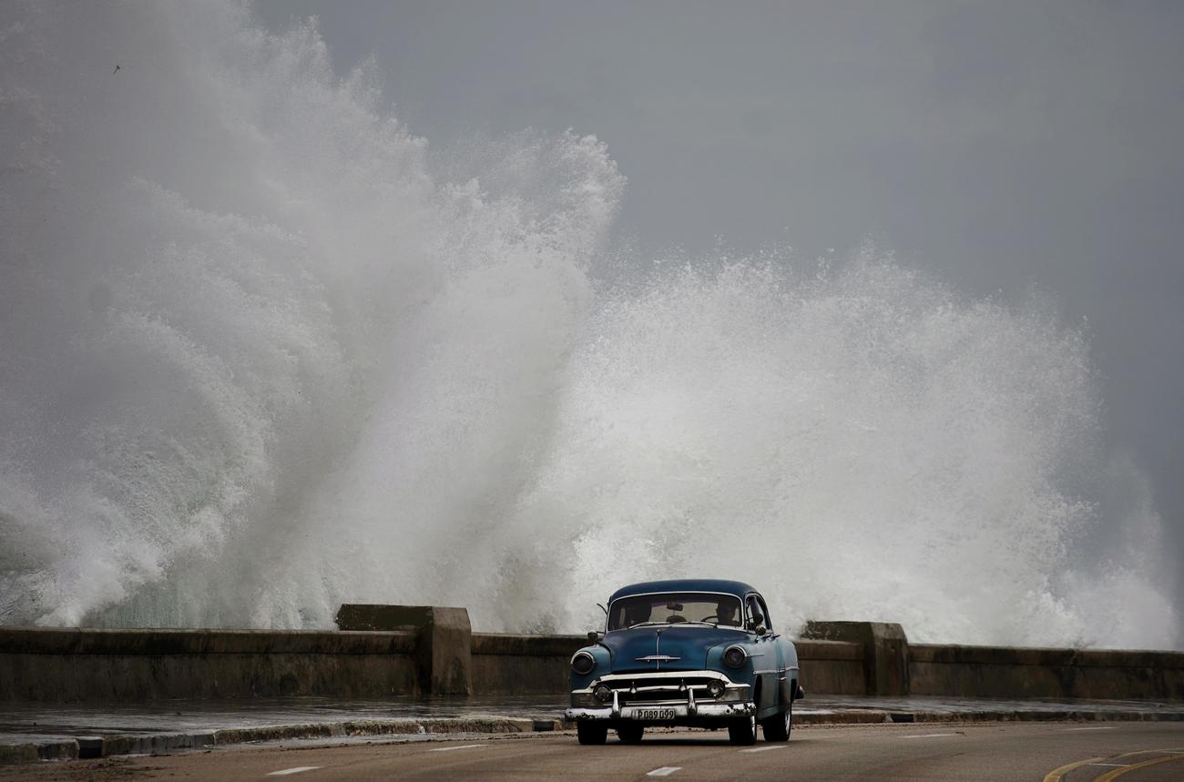 La tempête tropicale Michael est devenue un ouragan alors qu'elle se trouvait à l'ouest du Cuba. Photo prise sur le Malecon de la Havane, mardi 9 octobre 2018. [Keystone/AP - Ramon Espinosa]