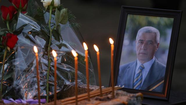 Des fleurs et des bougies en hommage à Oliver Ivanovic, leader serbe assassiné. [keystone - AP Photo/Bojan Slavkovic]